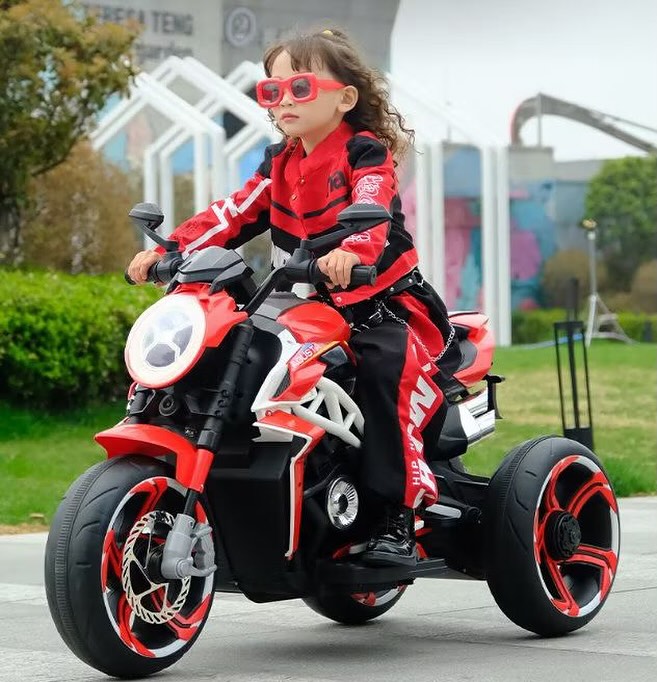 Moto électrique à 3 roues pour enfant – Avec lumières, sons & Bluetooth