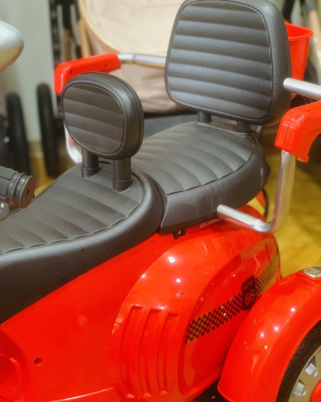 Moto Électrique 2 Place Vespa à 3 Roues pour Enfants