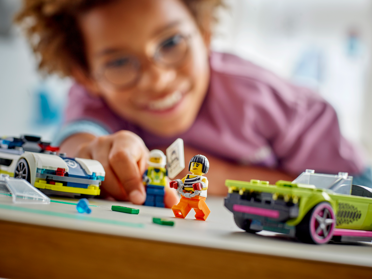 La course-poursuite entre la voiture de police et la super voiture - LEGO® City