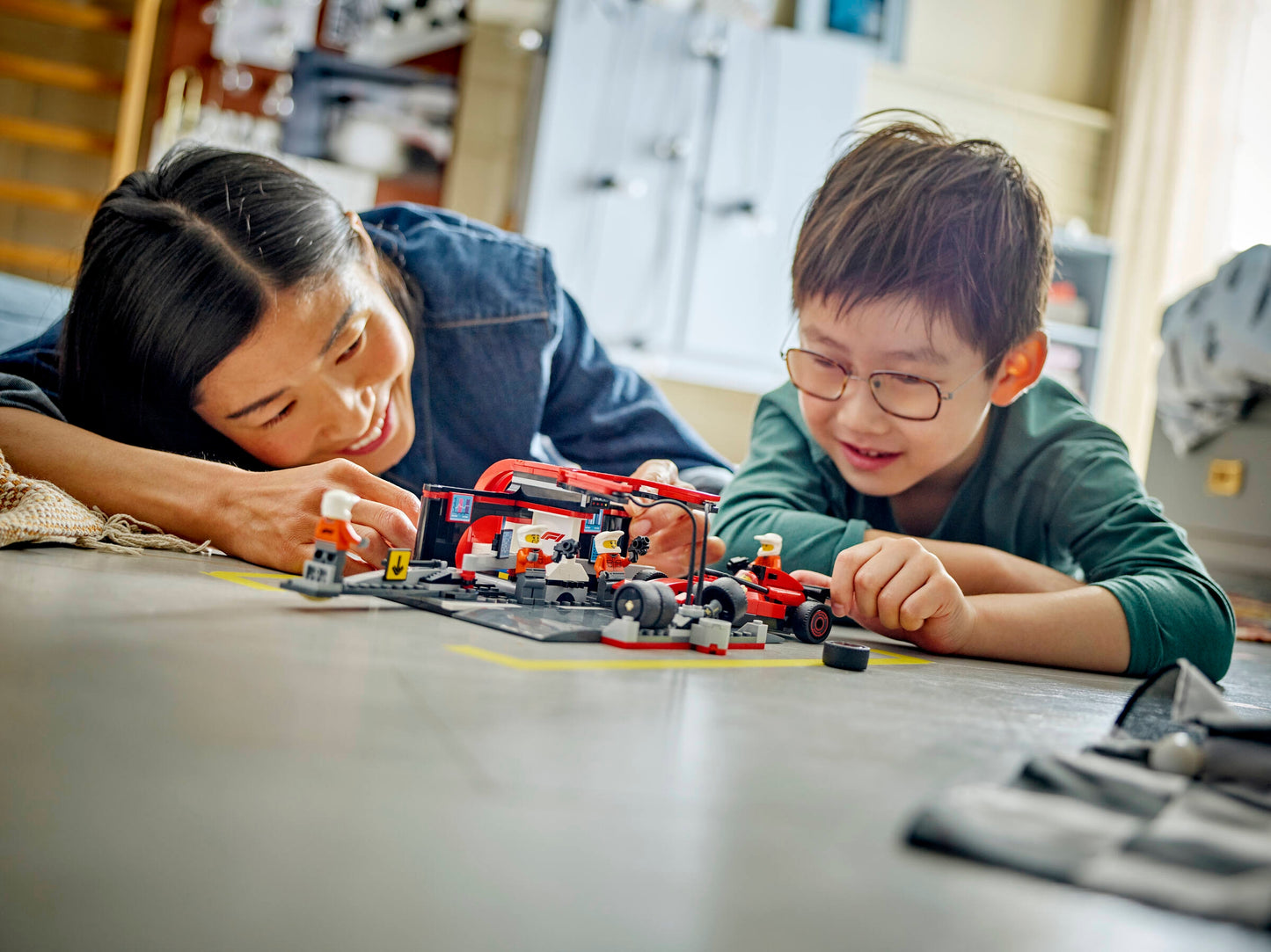 Arrêt au stand de F1® avec voiture Ferrari - LEGO® City