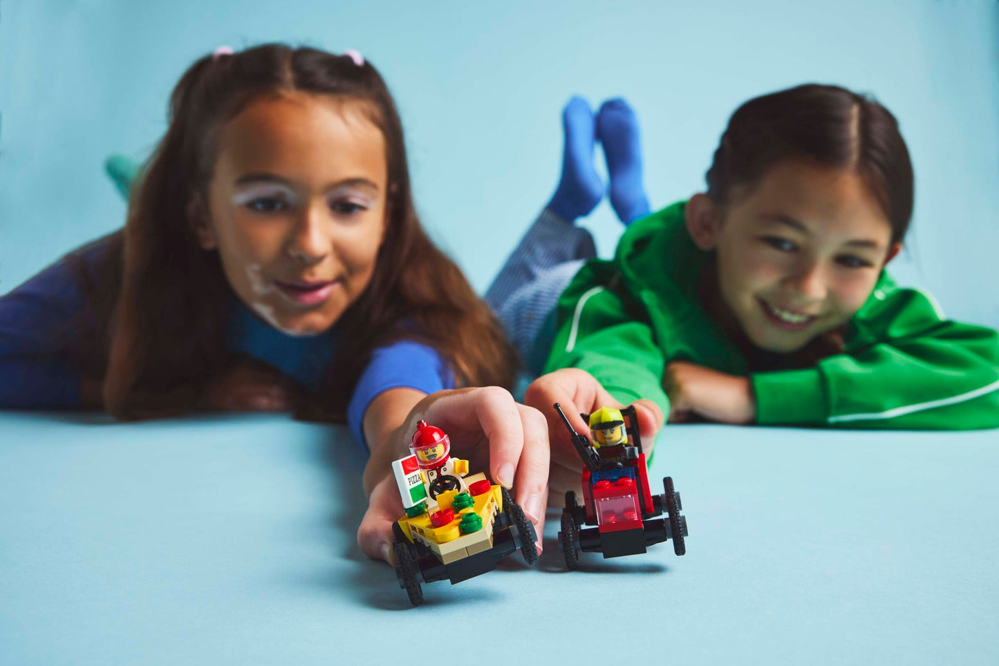 Pack de bolides de course : camion de pizza contre camion de pompiers - LEGO® City