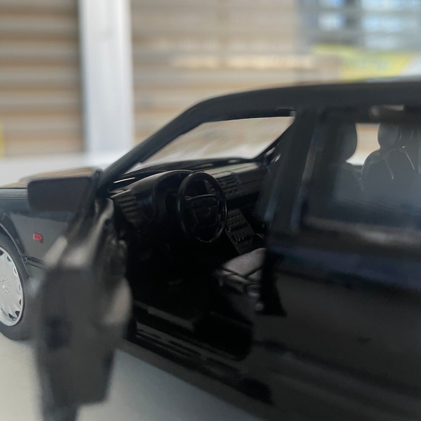 Modèle réduit Mercedes Benz S w140 (1:32)