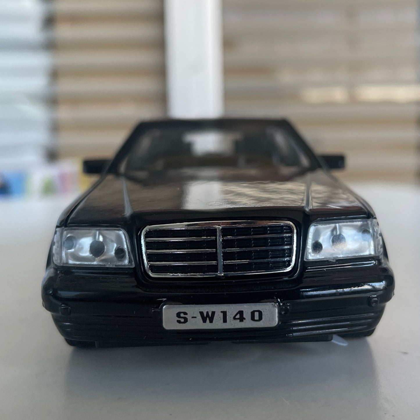 Modèle réduit Mercedes Benz S w140 (1:32)