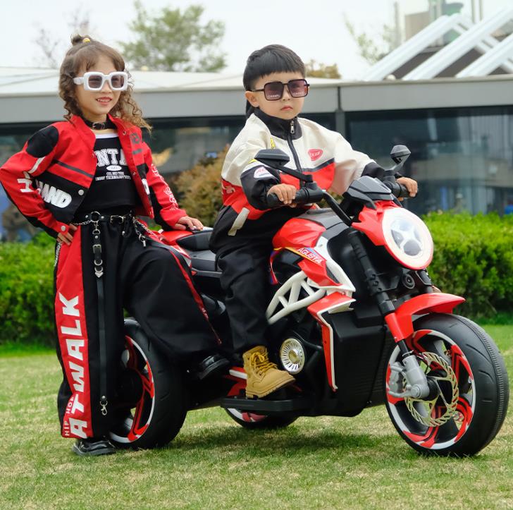 Moto électrique à 3 roues pour enfant – Avec lumières, sons & Bluetooth