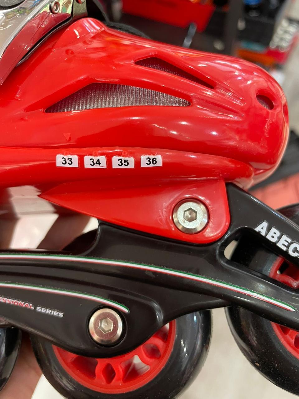 Patins à roulettes Ferrari FK7 – Taille 33-36 – Set complet avec protections – Rouge