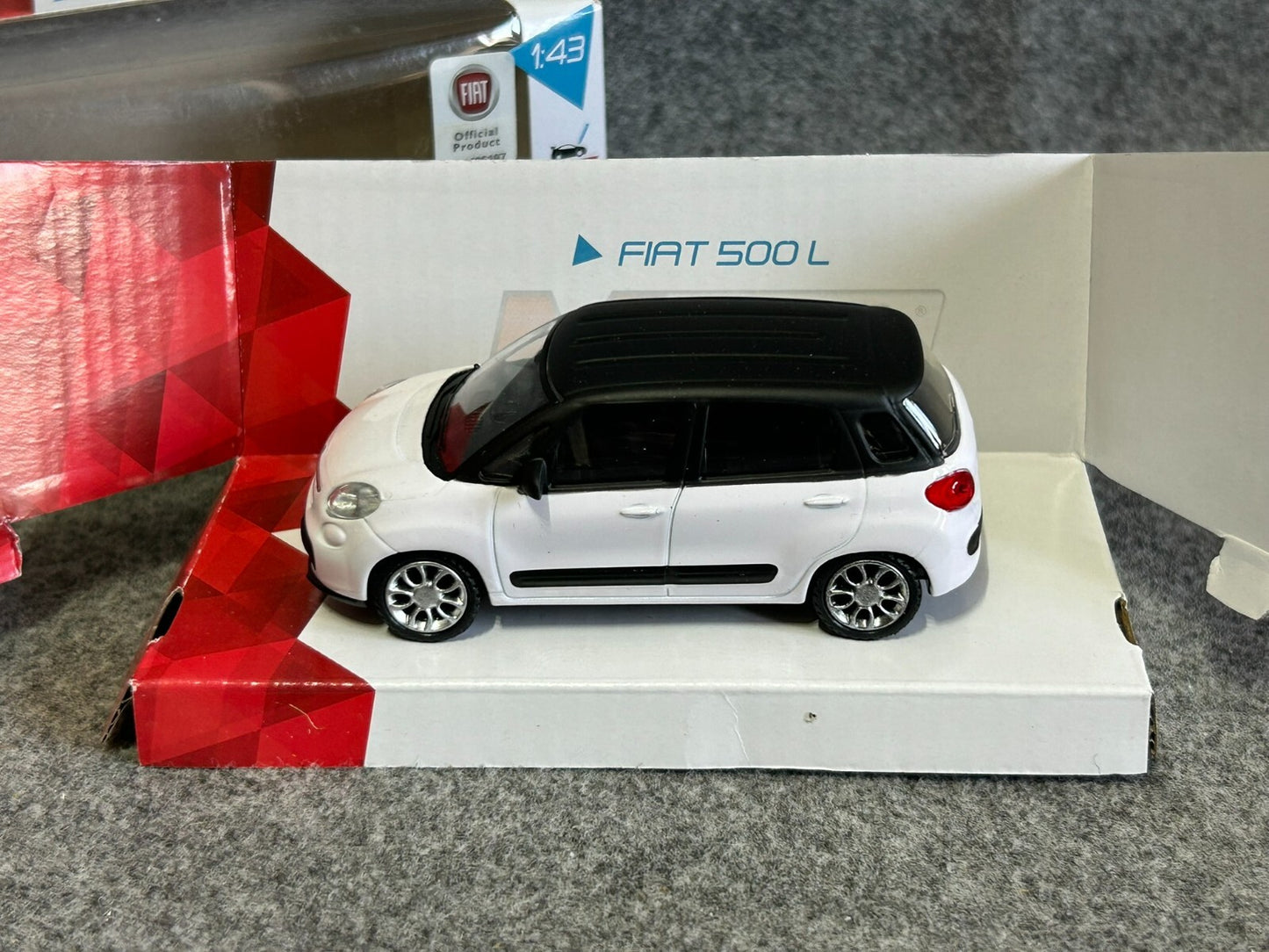 Fiat 500L Échelle 1:43 – Mondo Motors (10cm)
