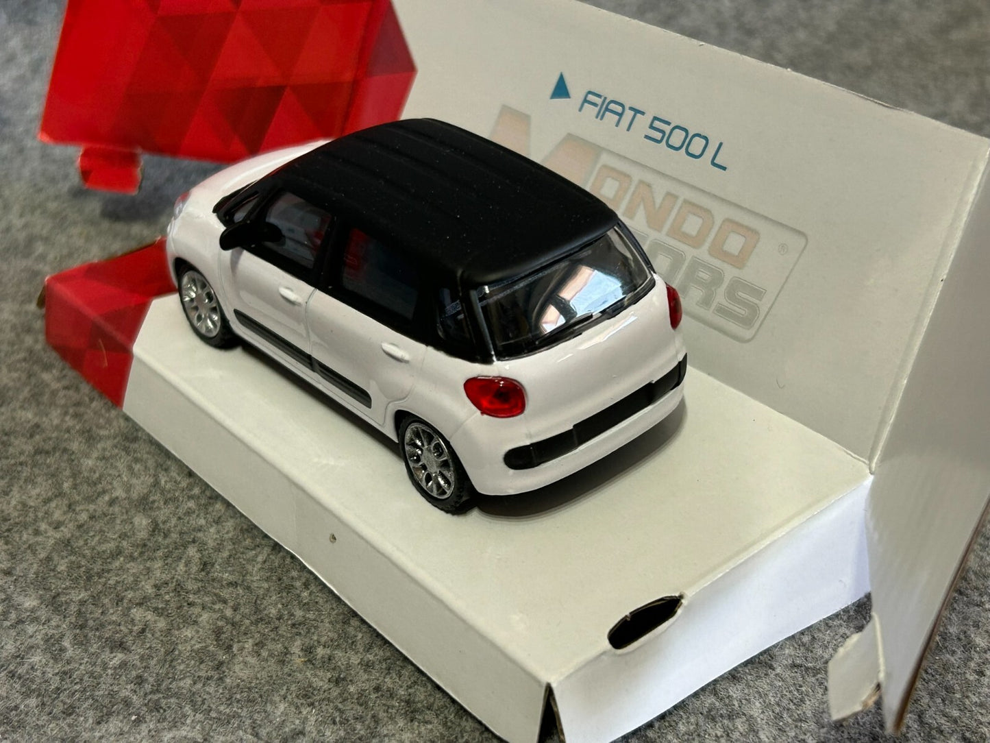 Fiat 500L Échelle 1:43 – Mondo Motors (10cm)