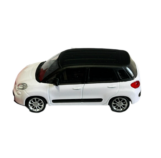 Fiat 500L Échelle 1:43 – Mondo Motors (10cm)