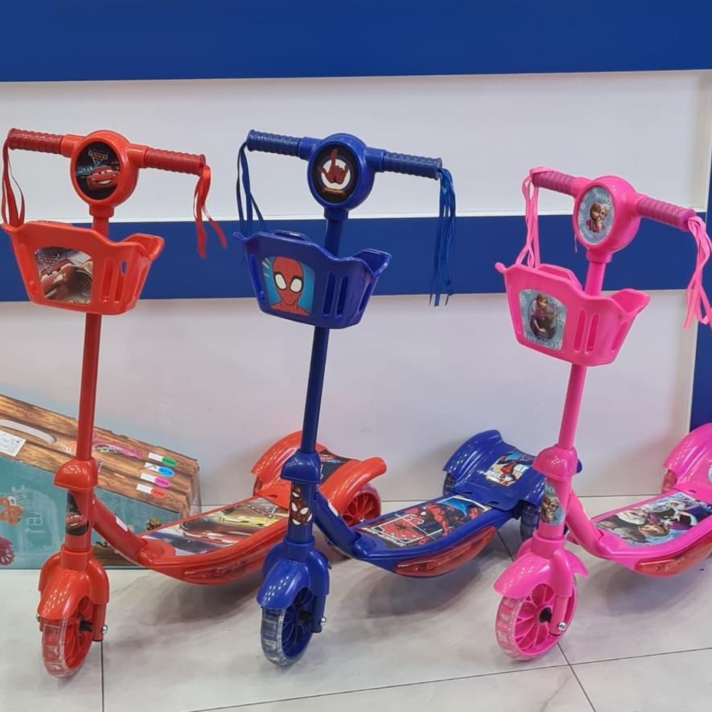 Trottinette Enfant Lumineuse avec Rangement – Spider-Man | Cars | Frozen
