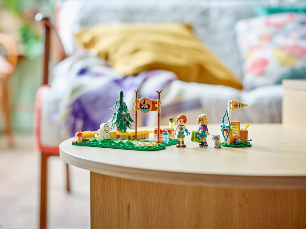LEGO® Friends – Stand de tir à l’arc à la base de loisirs