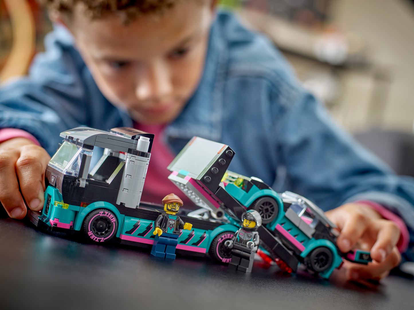 LEGO® City – La Voiture de Course et le Camion de Transport