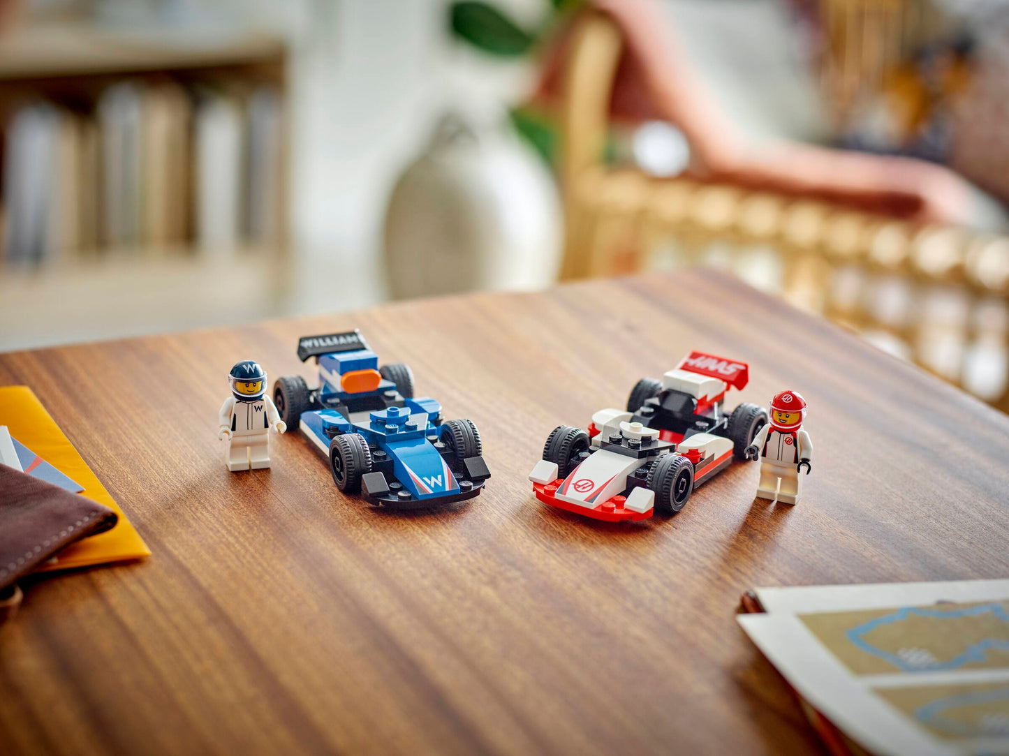 Voitures de course de F1® Williams Racing et Haas F1® - LEGO® City