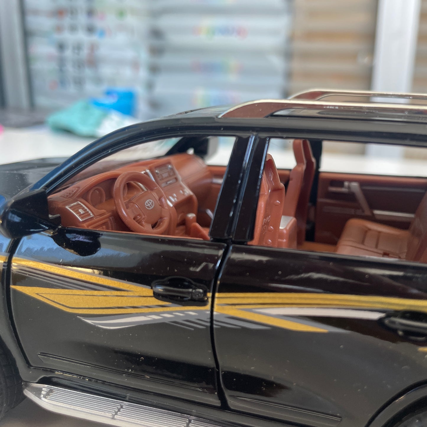 Modèle réduit Toyota Prado Noir (1:24)