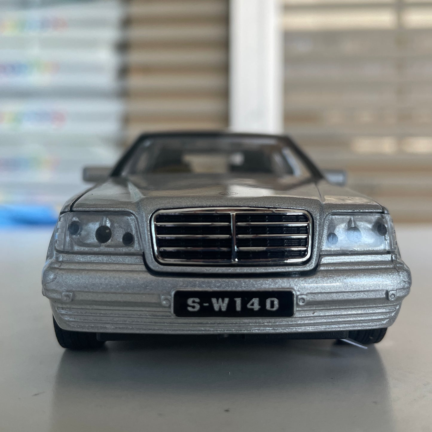 Modèle réduit Mercedes Benz S w140 (1:32)