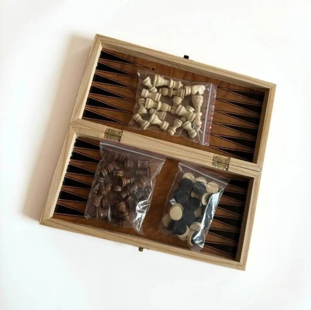 Coffret en Bois 3 en 1 – Échecs, Dames et Backgammon (25 x 25 cm)