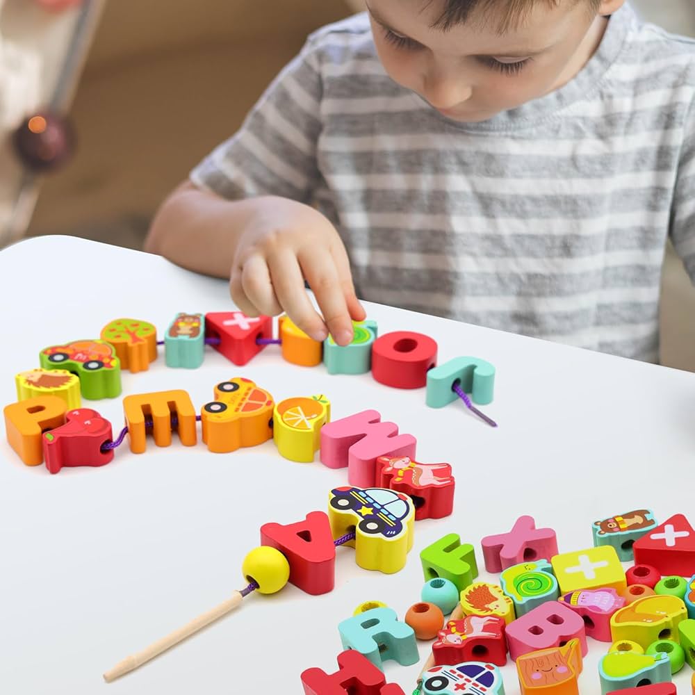 Perles d’Enfilage en Bois – 100 Blocs Éducatifs (Chiffres, Fruits, Véhicules)