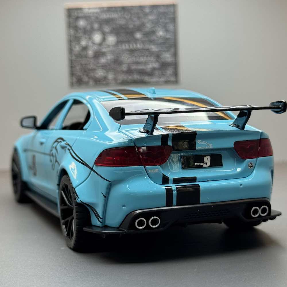 Modèle réduit Jaguar XE SV Project 8  – Échelle 1:18