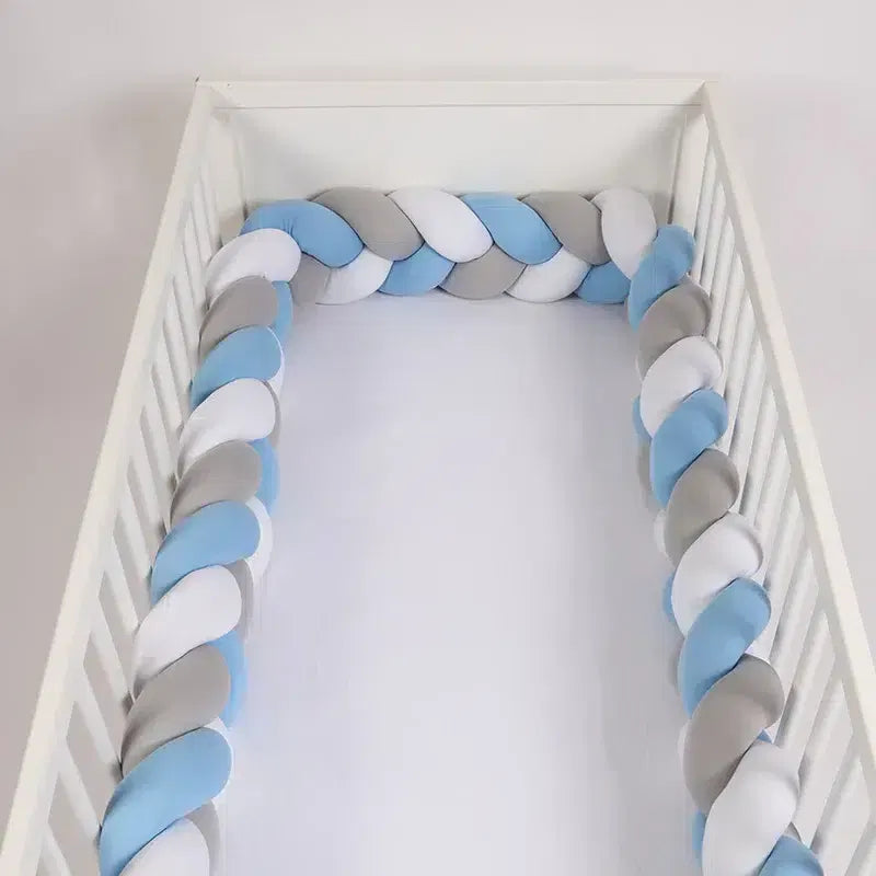 Tour de Lit Tressé – Bleu, Gris et Blanc