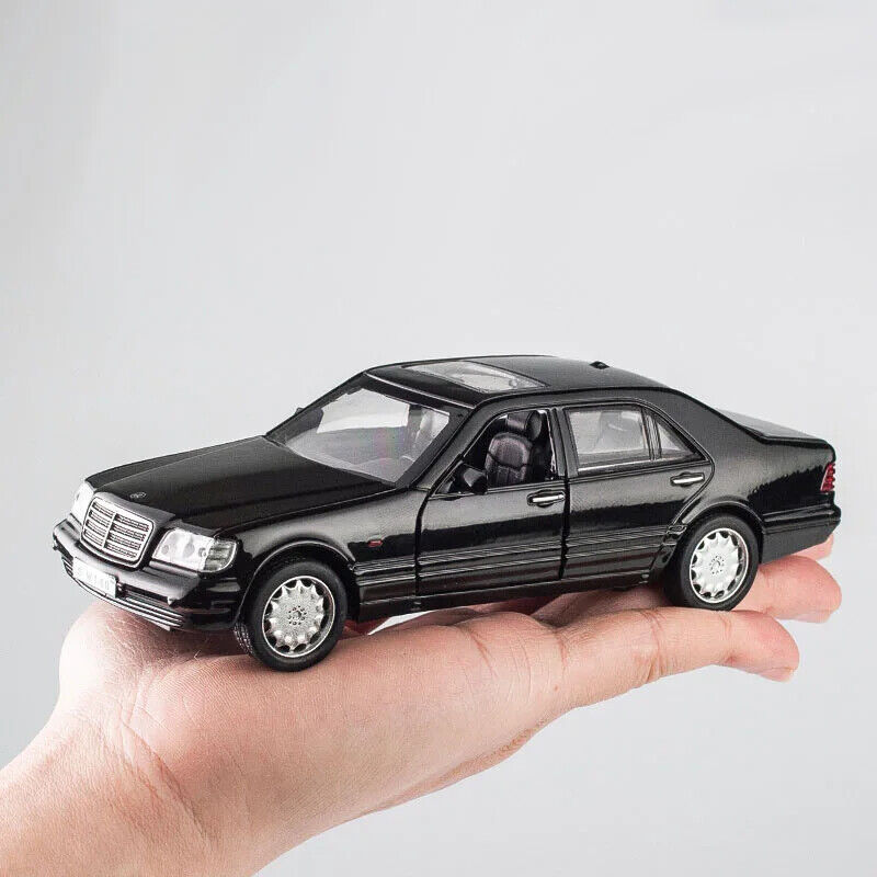 Modèle réduit Mercedes Benz S w140 (1:32)