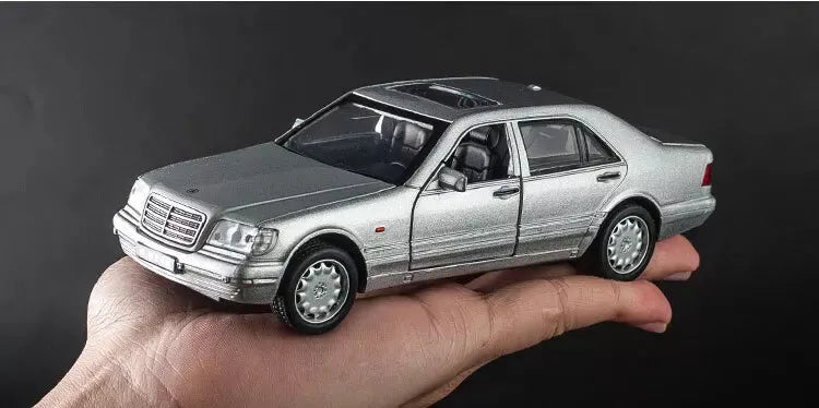 Modèle réduit Mercedes Benz S w140 (1:32)